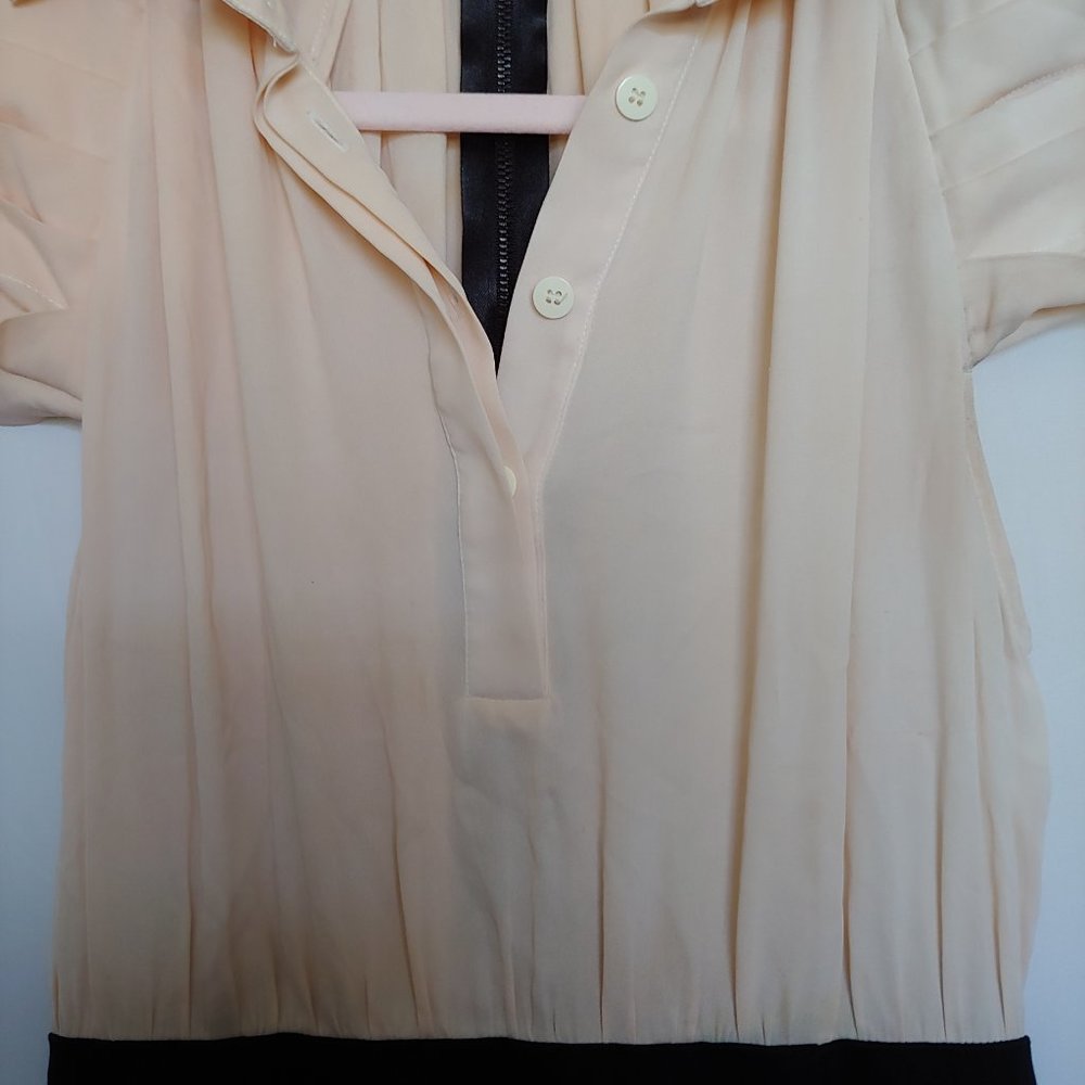 Alive & Olivia dress with pale pink on top and pleated bell sleeves size S - Picture 3 of 13